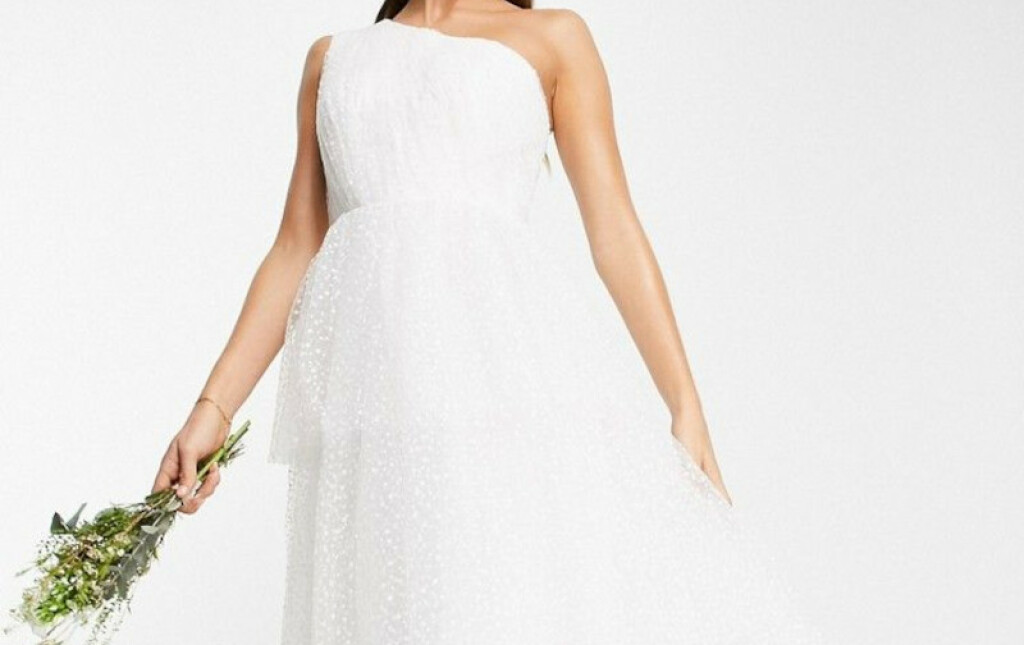 Jedna od trenutno najtraženijih vjenčanica s Asosa snižena je na 91 euro - 3