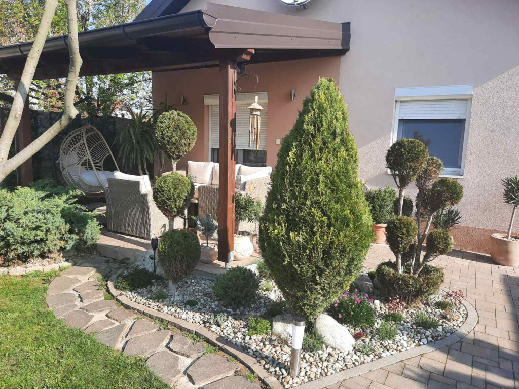 Prekrasna okućnica s terasom Danijele Novak iz Koprivnice - 15