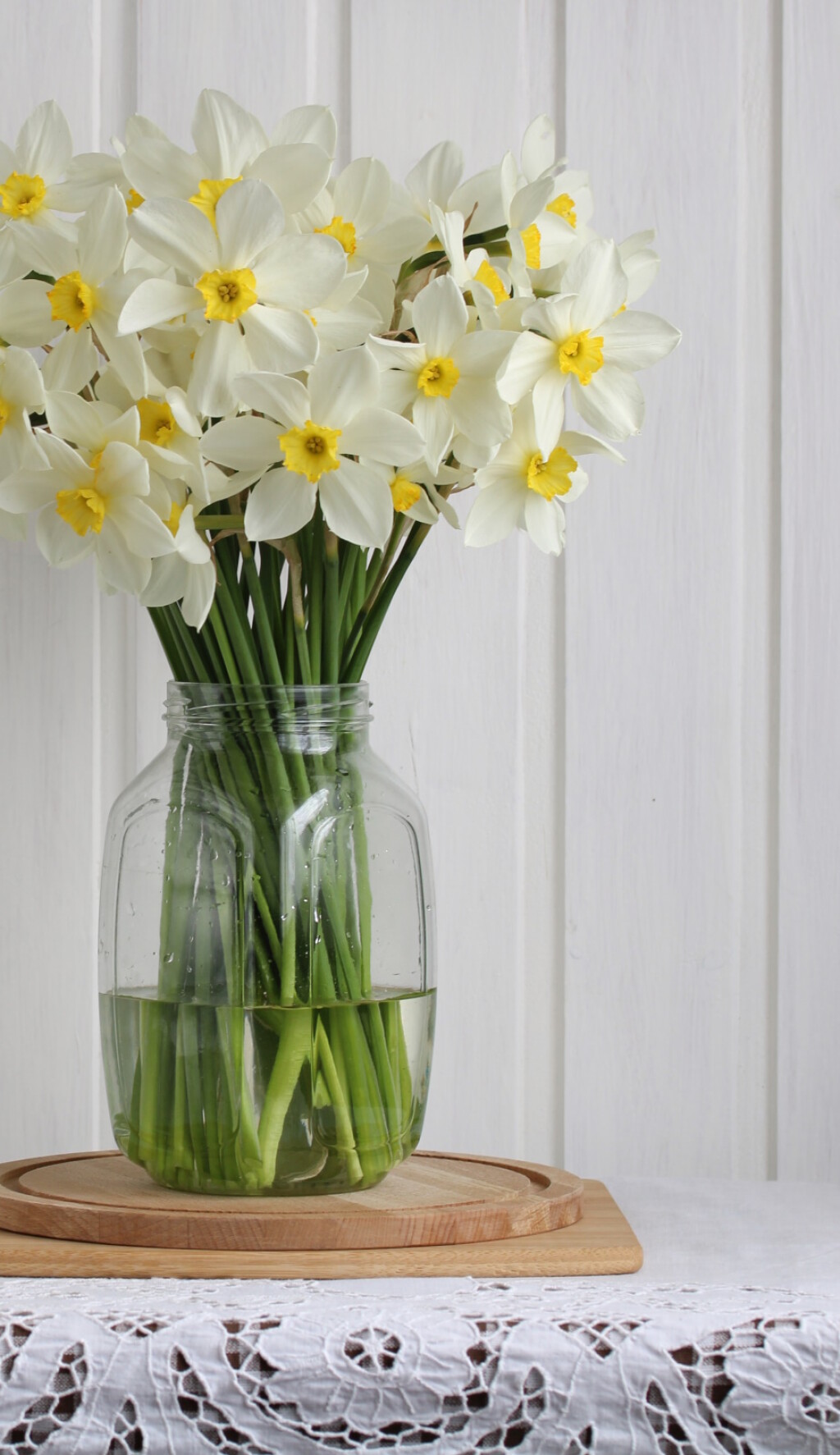 Narcise, cvijeće u vazi