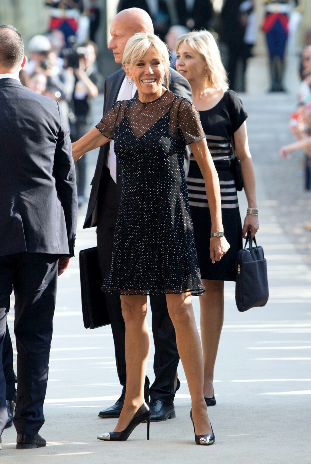 Brigitte Macron u maloj crnoj haljini