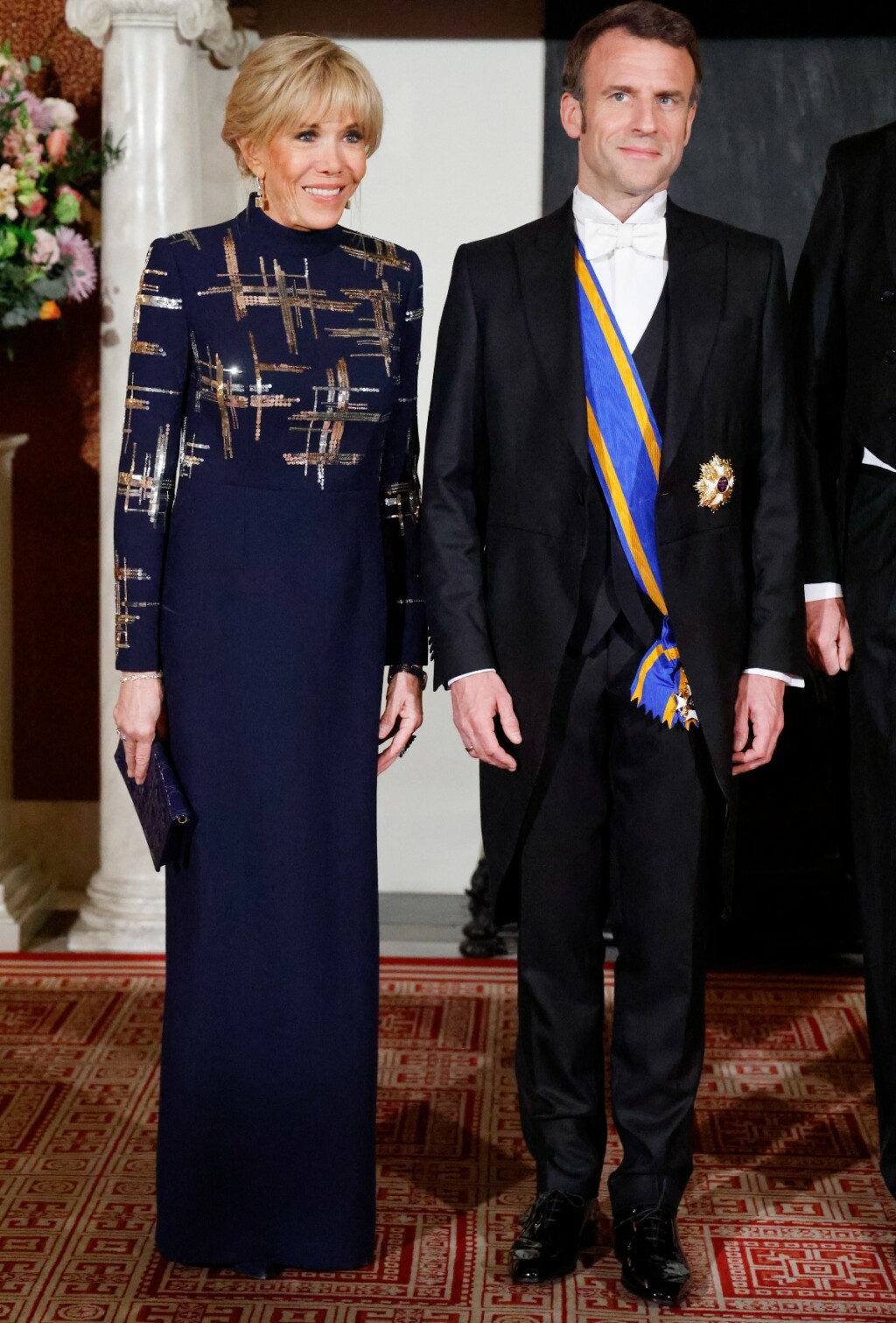 Brigitte Macron u večernjoj tamnoplavoj toaleti s potpisom Louisa Vuittona
