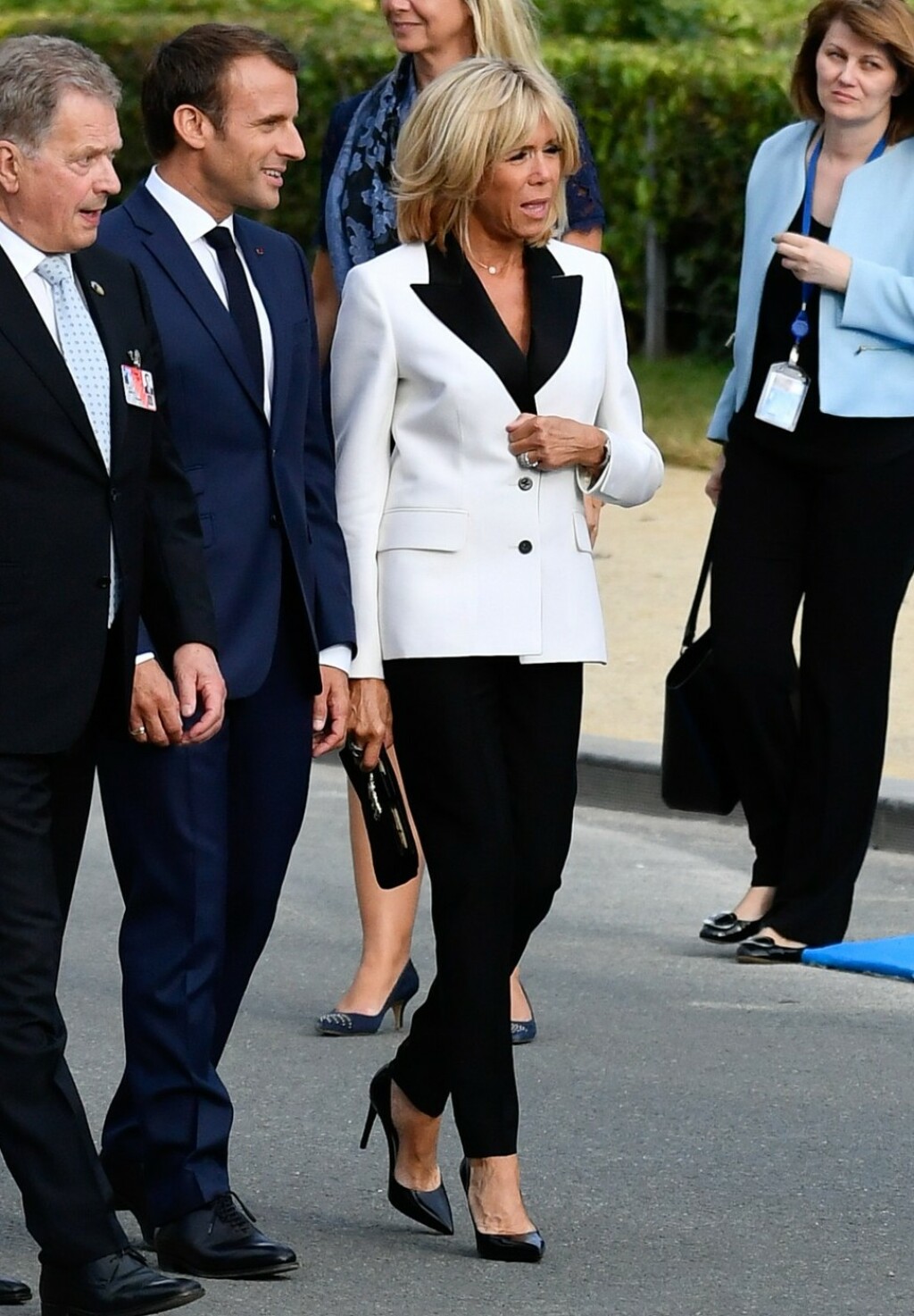 Brigitte Macron u odijelu