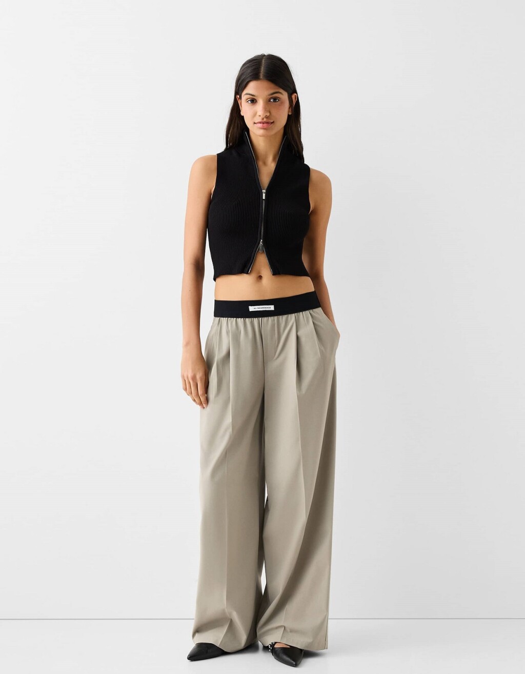 Bershka hlače, 25,99 eura