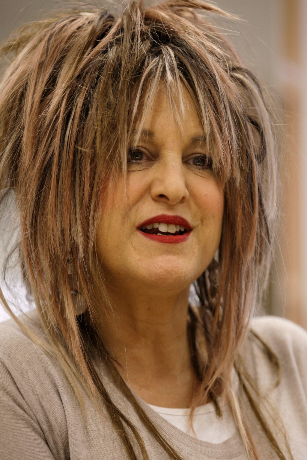 Dizajnerica obiju vjenčanica Elizabeth Emanuel