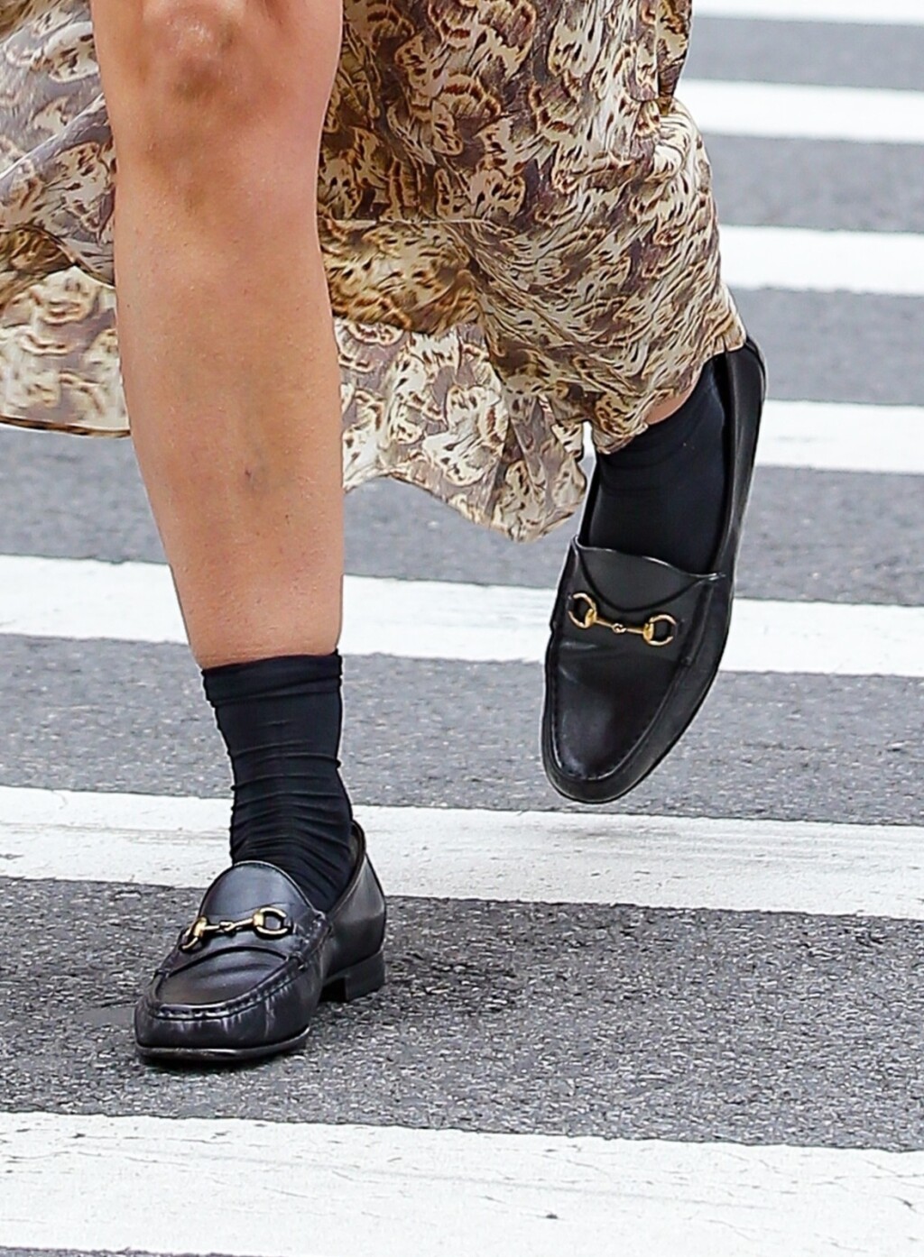 Katie Holmes u kombinaciji mokasinki i čarapa