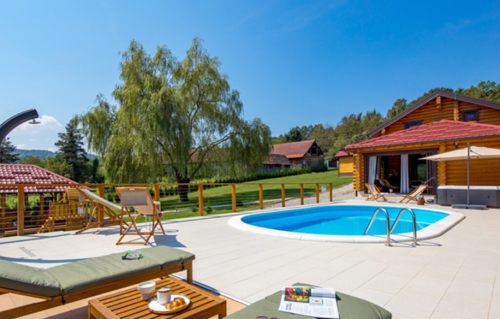 Drvena kuća Babylonica blizu Petrinje