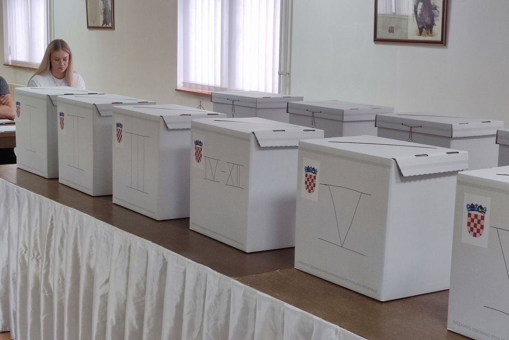 Pripadnici Hrvatske vojske u službi glasali su na posebnim biračkim mjestima - 3