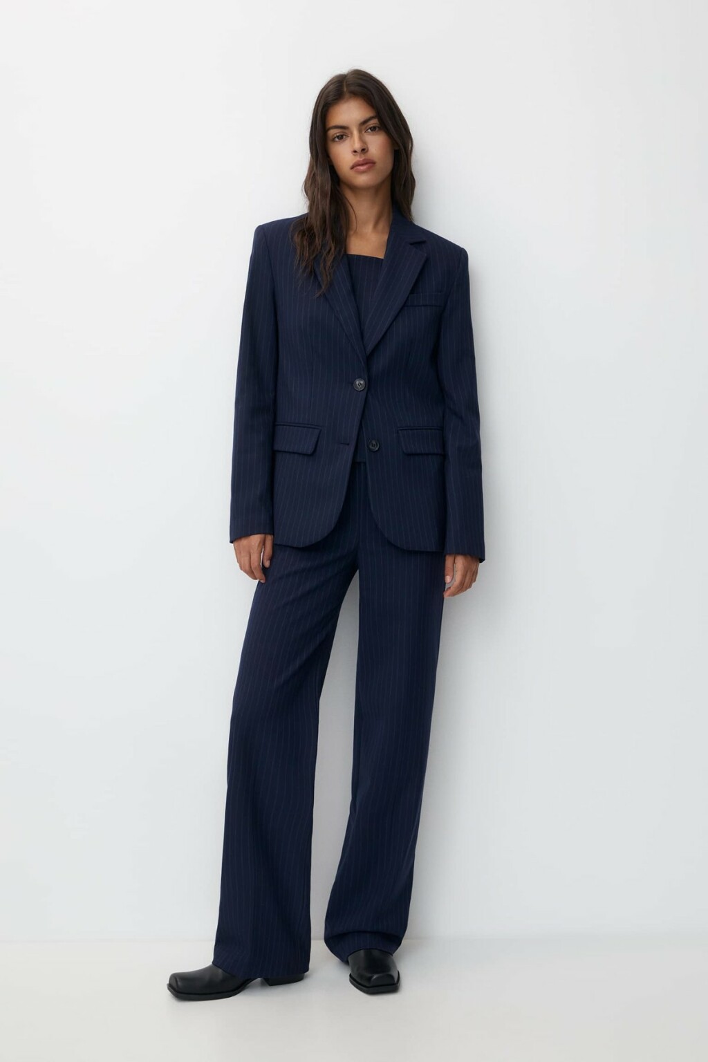 Pull&Bear, sako, 39,99 eura, hlače, 25,99 eura