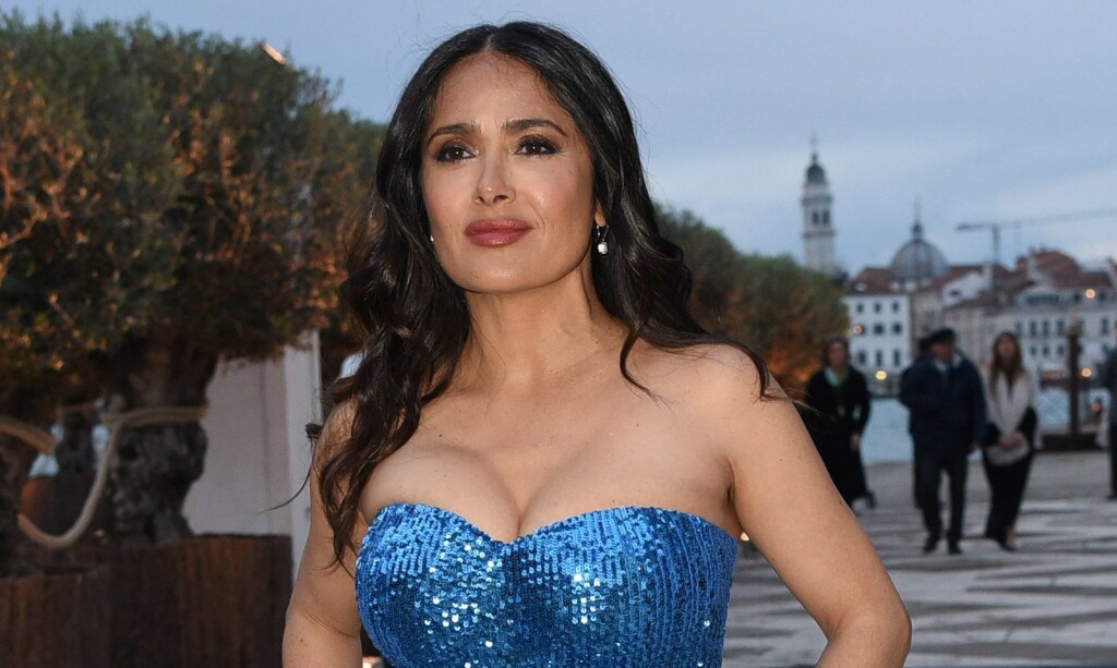 Salma Hayek u haljini ukrašenoj šljokicama u Veneciji - 3