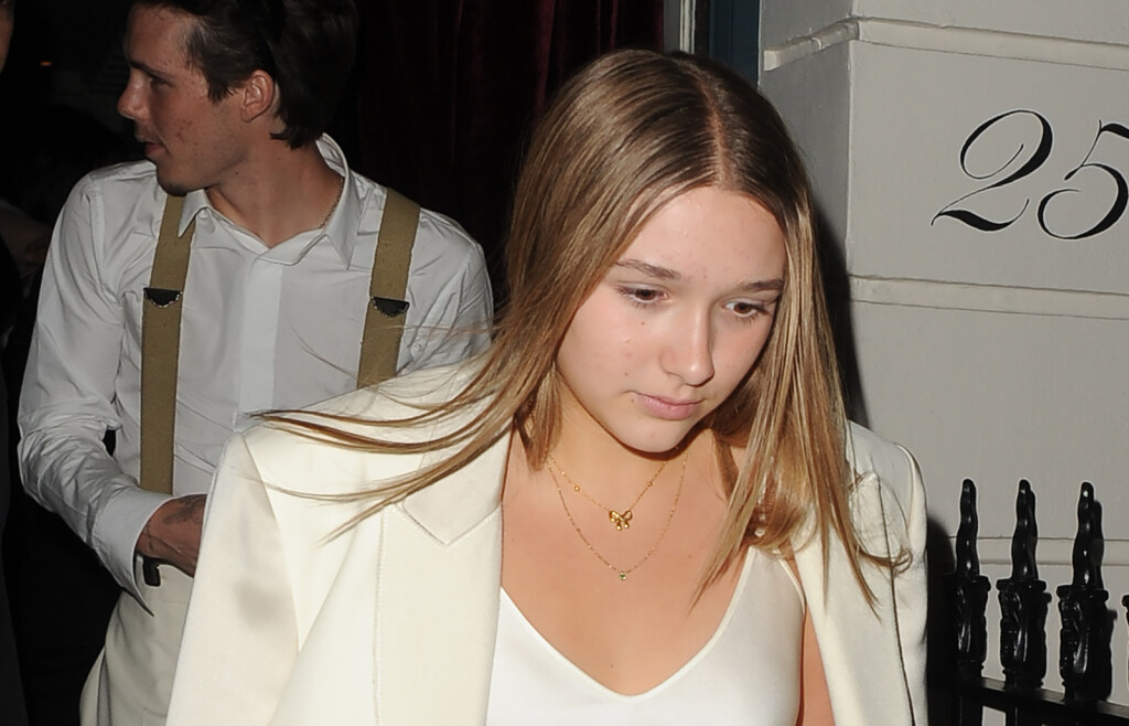 Harper Seven Beckham na proslavi 50. rođendana svoje mame Victorije Beckham - 1