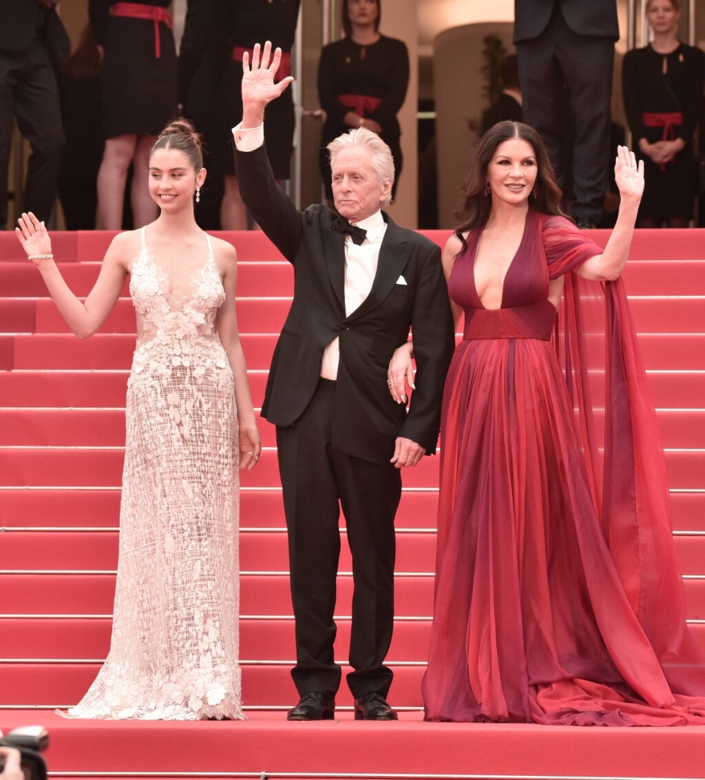 Carys Douglas lani u Cannesu s roditeljima - Catherine Zetom-Jones i Michaelom Douglasom