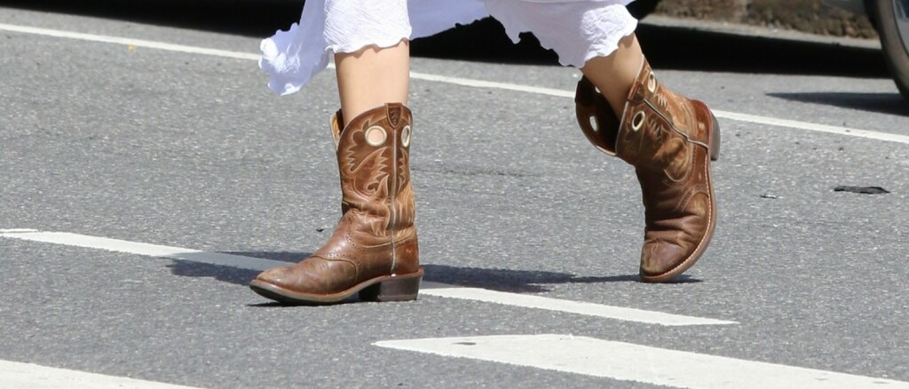 Suri Cruise u Ariat čizmama u New Yorku - 4
