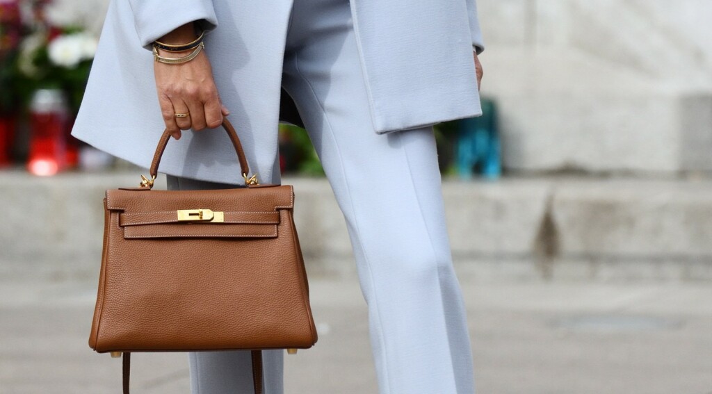 Hlače na crtu sjajan su izbor za posao, ali i svečane prilike