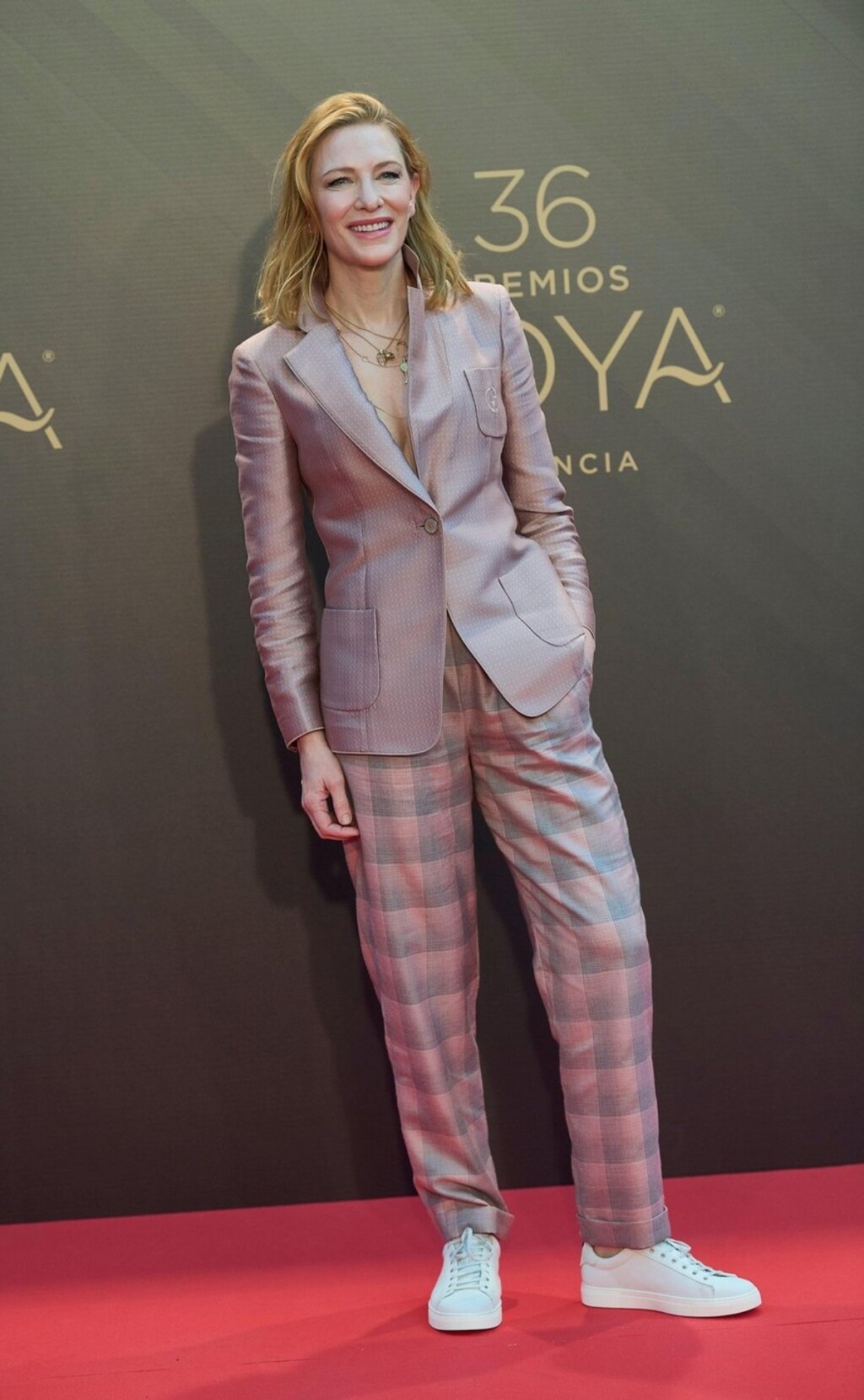 Cate Blanchett u tenisicama na crvenom tepihu nagrada Goya 2022.
