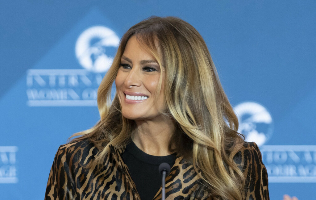 Melania Trump u kaputu američke dizajnerice Milly Park - 6