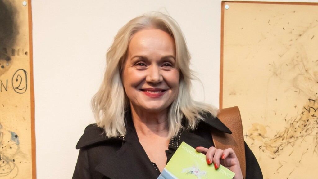 Ksenija Pajić na otvorenju izložbe Pozicije u Zagrebu