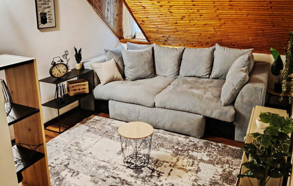 Stan u Gospiću uređen u šarmantnom industrijsko-starinskom stilu - 8