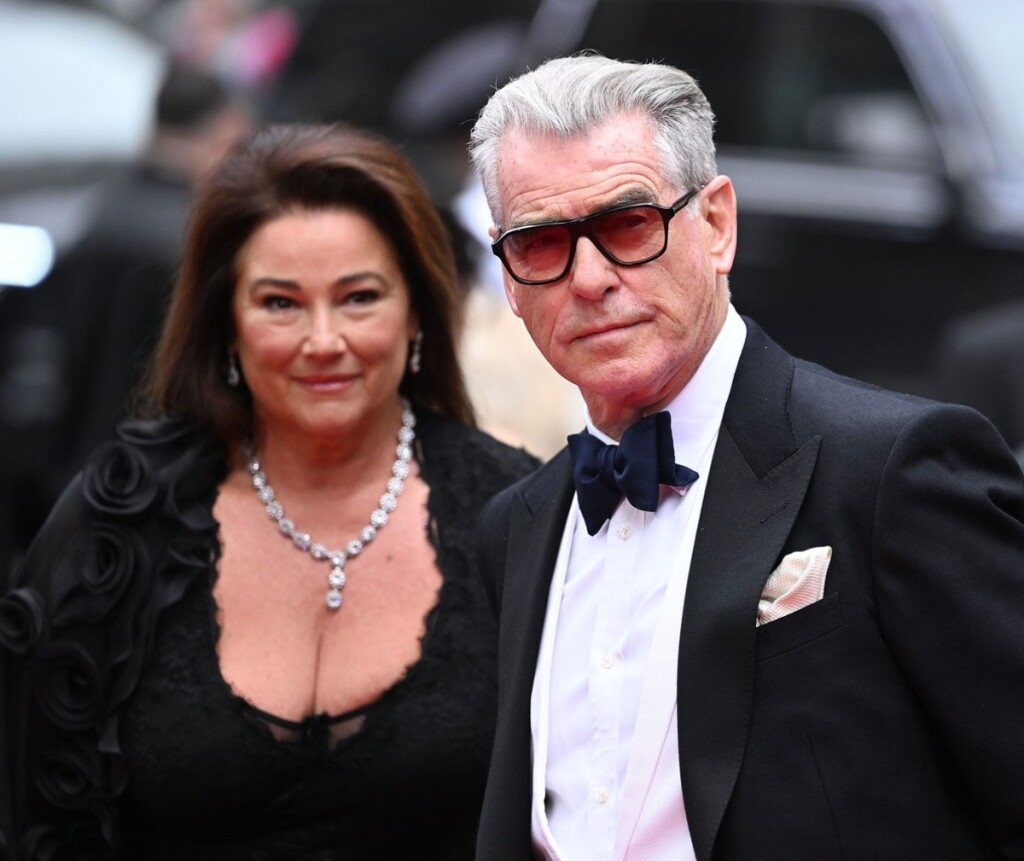 Pierce Brosnan sa suprugom Keely Shaye Smith na premijeri predstave