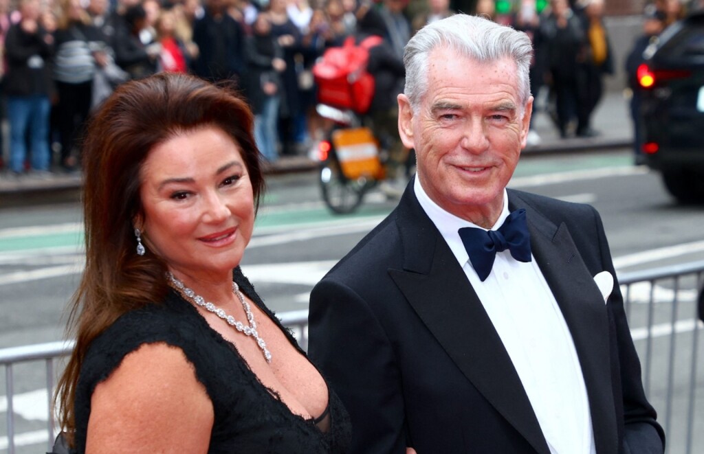 Pierce Brosnan sa suprugom Keely Shaye Smith na premijeri predstave