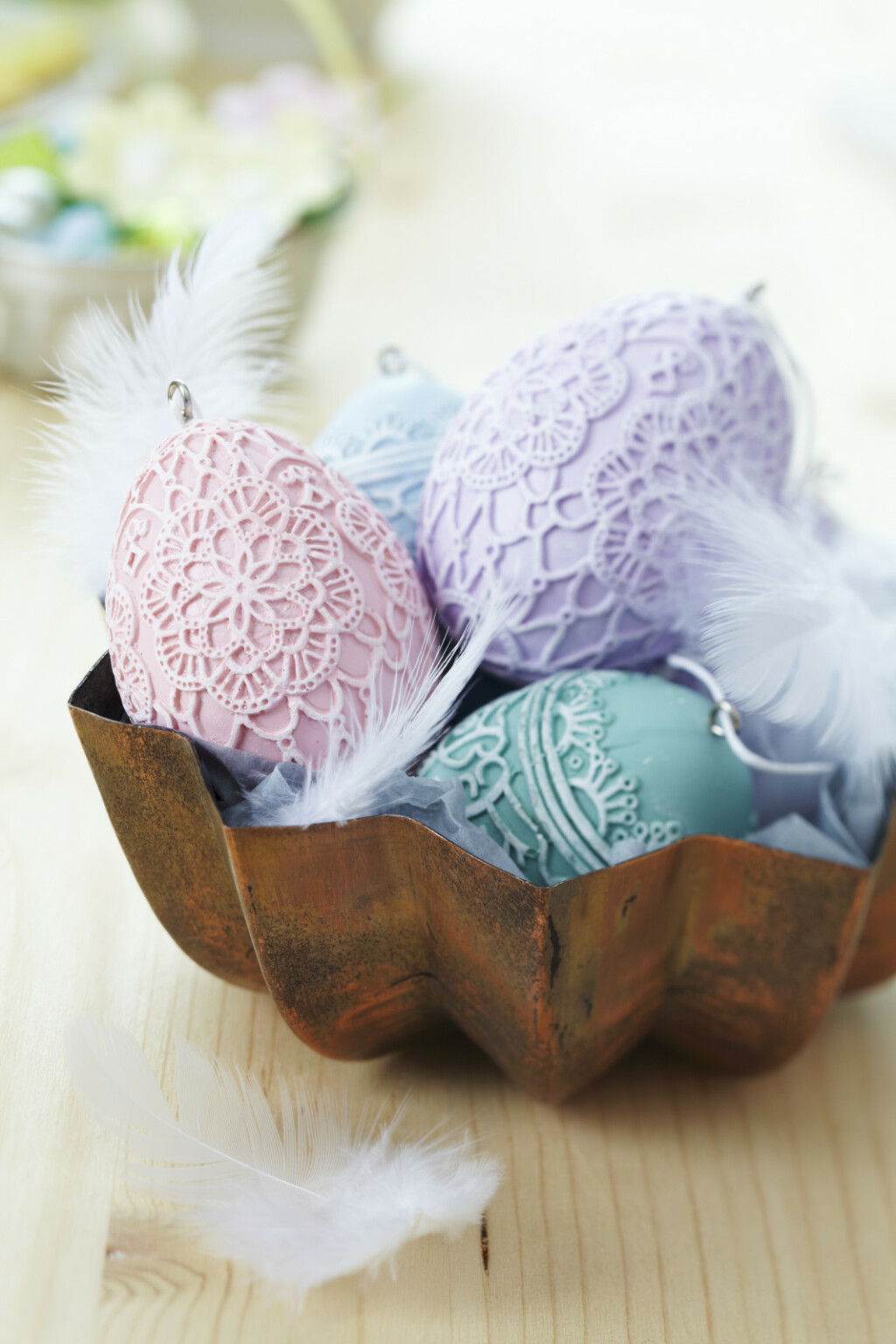 Vaša košarica s pisanicama izgledat će slatko i neodoljivo ako svoje pisanice ukrasite čipkom