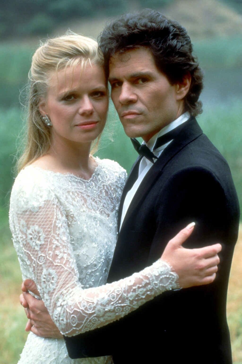 Eden (Marcy Walker) i Cruz (A Martinez)