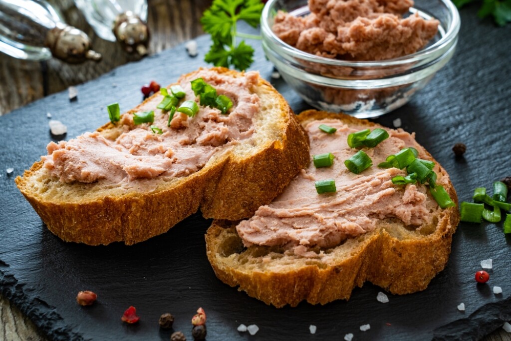 Za pripremu paštete od tune iz konzerve treba vam tek par minuta vremena
