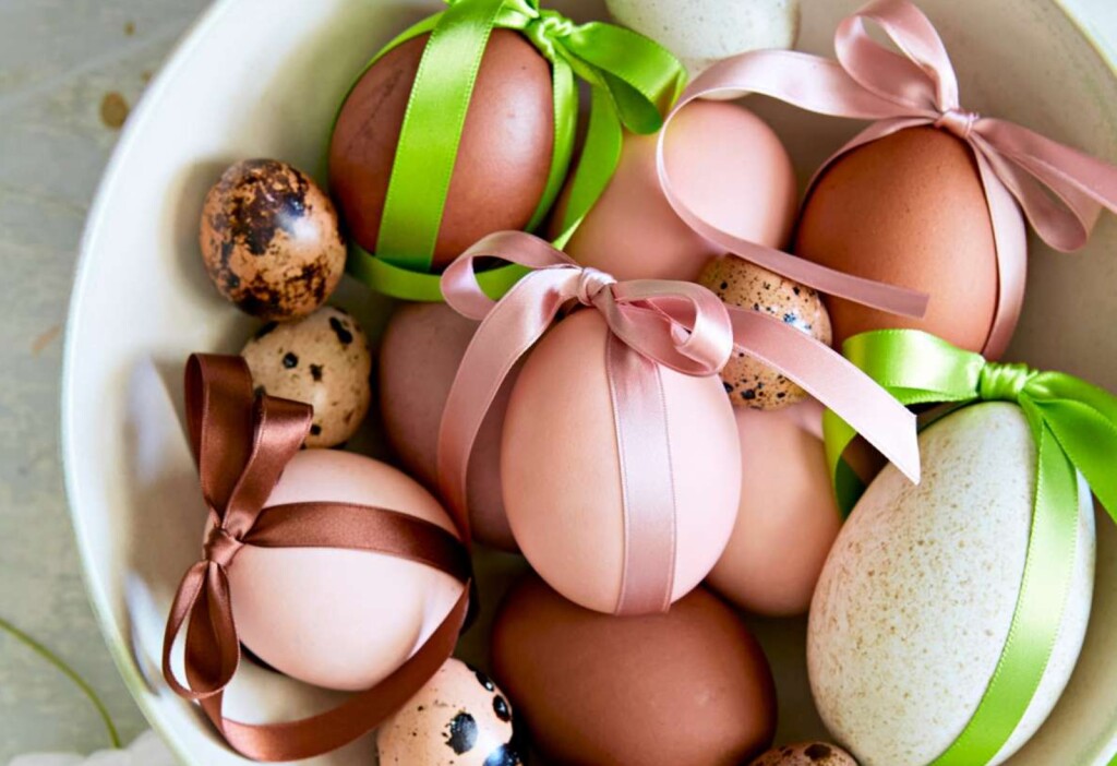 Pisanice ukrašene vrpcama