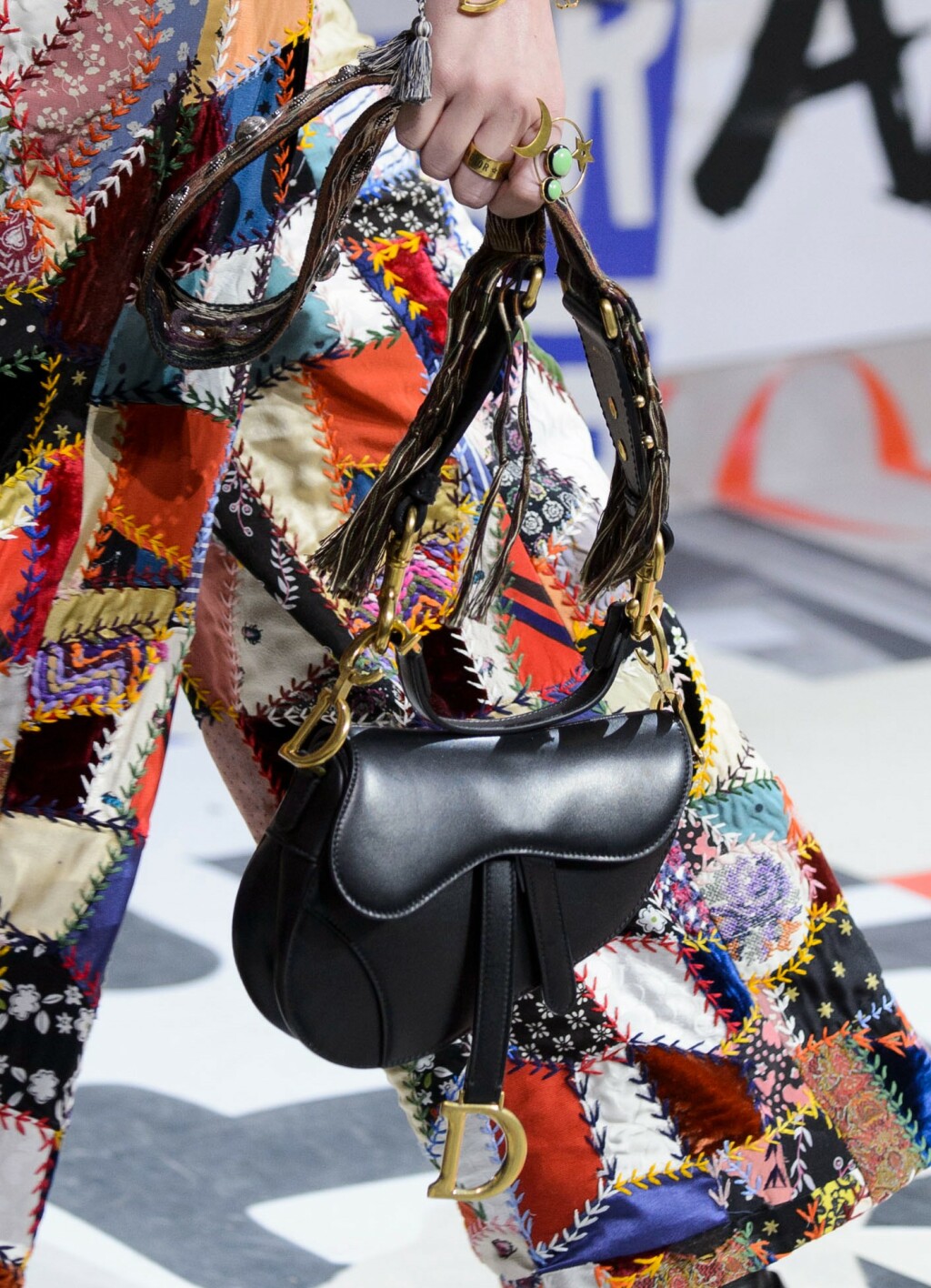 Torba Saddle modne kuće Dior