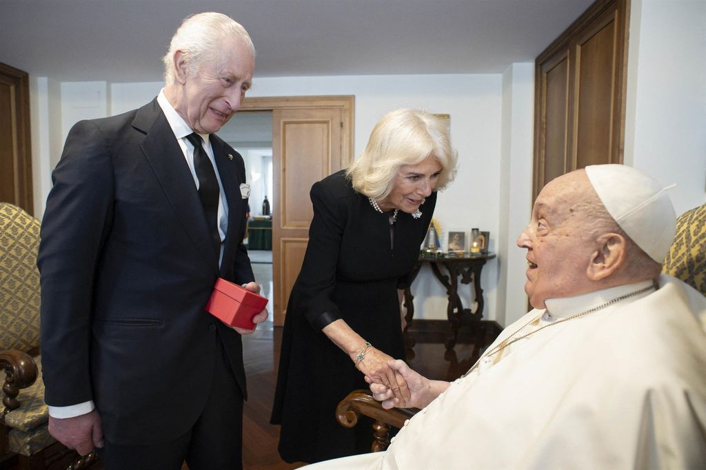 Kralj Charles III. i papa Franjo - 1
