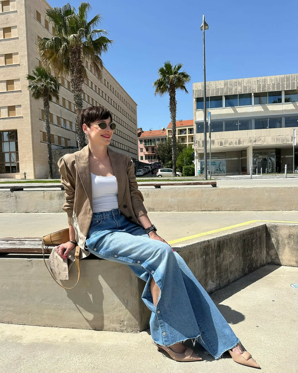 Irena Pecotić nosi traperice koje se mogu raskopčati sa strane