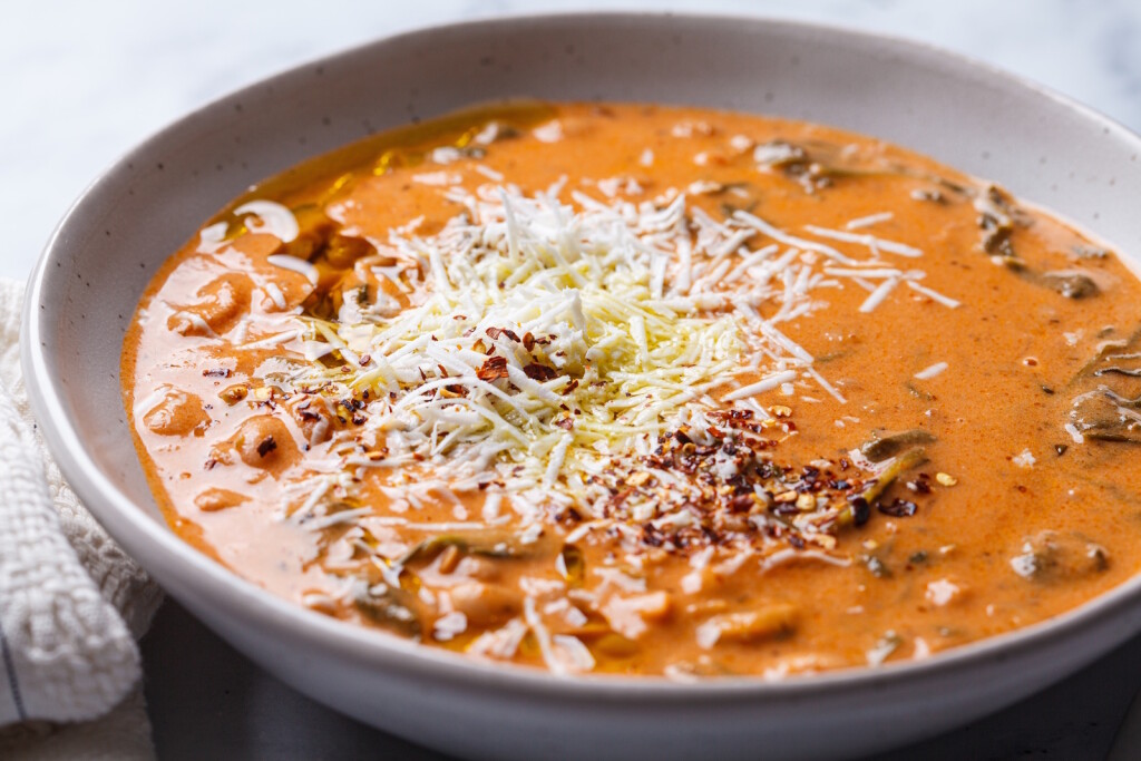 Varivo od graha poslužite s naribanim parmezanom