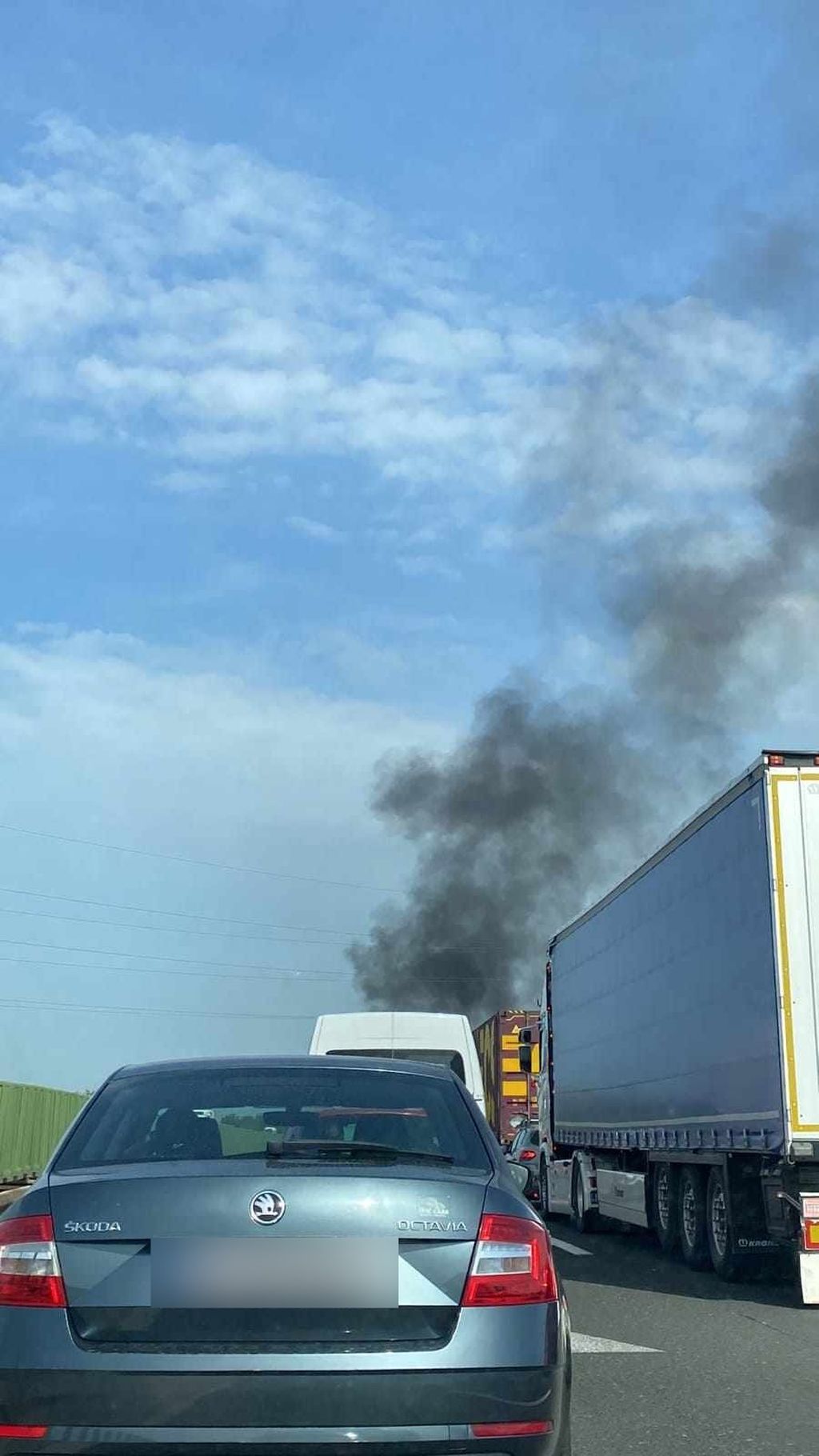 Požar vozila na autocesti