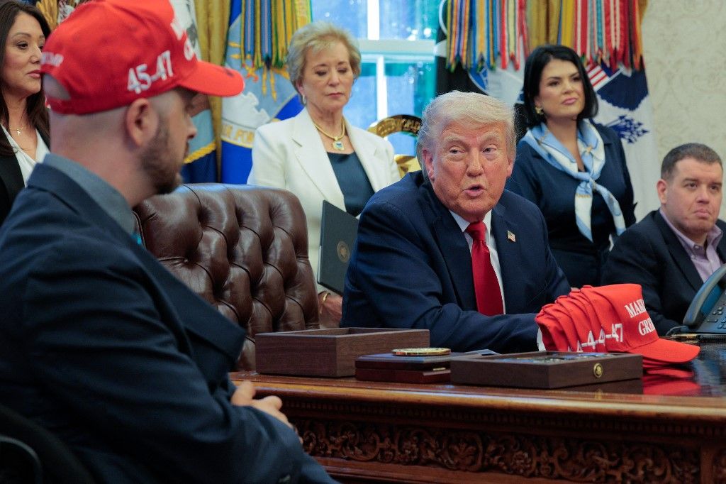 Donald Trump u Ovalnom uredu primio ratne invalide - 1