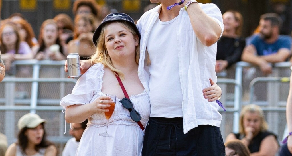 Nicola Coughlan u vezi je s Jakeom Dunnom