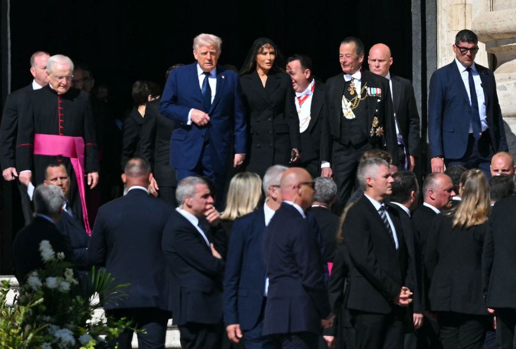 Donald i Melania Trump na ispraćaju pape Franje - 1