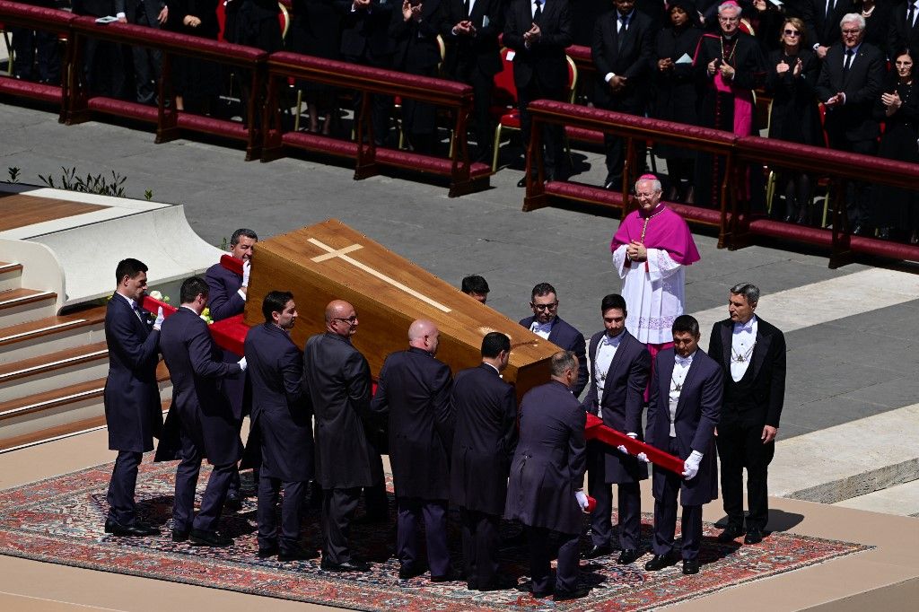 Lijes s tijelom pape Franje