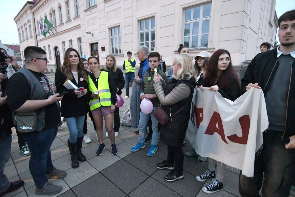 Severina podržala srpske studente u Virovitici - 4