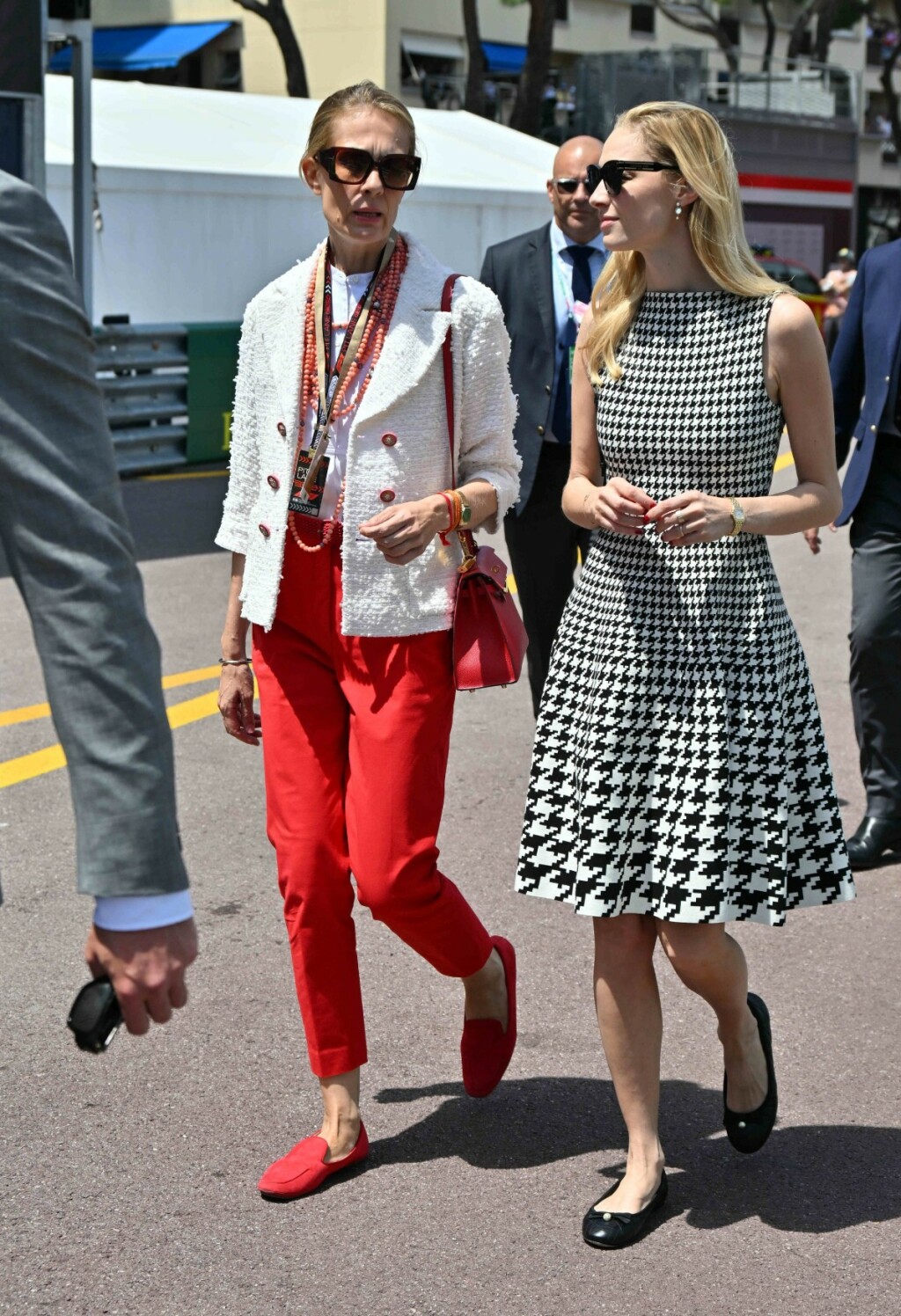 Lavinia Borromeo u baršunastim papučama