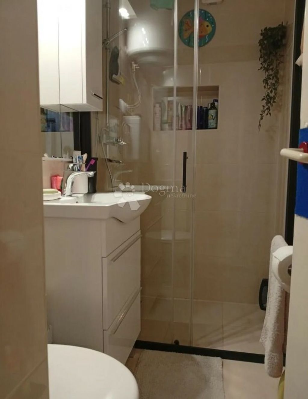 Prodaje se stan u Sisku - 1