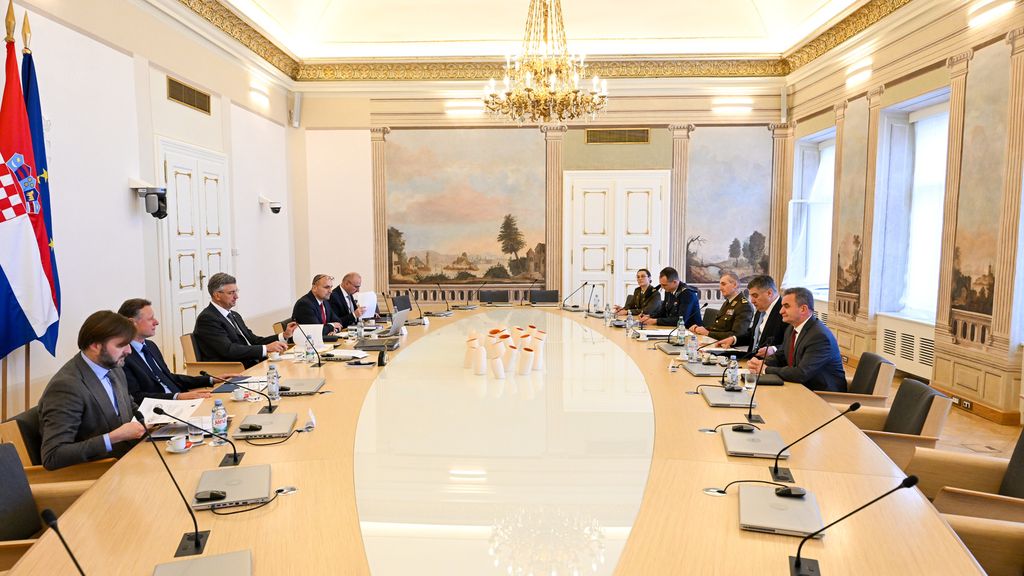Održane sjednice Vijeća za nacionalnu sigurnost i Vijeća za obranu. - 11