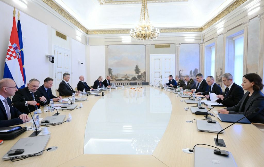 Održane sjednice Vijeća za nacionalnu sigurnost i Vijeća za obranu. - 11