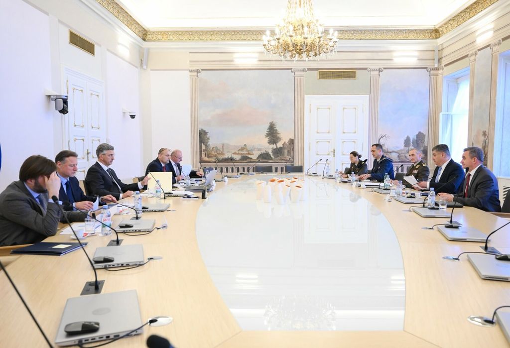 Održane sjednice Vijeća za nacionalnu sigurnost i Vijeća za obranu. - 11