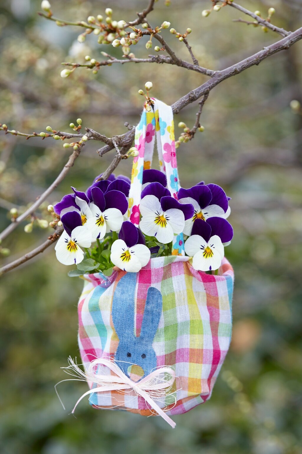 Maćuhice kao dio uskrsne dekoracije