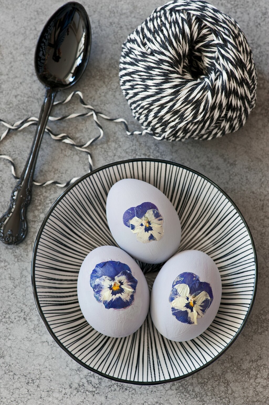 Maćuhice kao dio uskrsne dekoracije