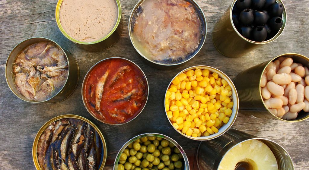 Ostatci hrane u posudi i bol u želucu