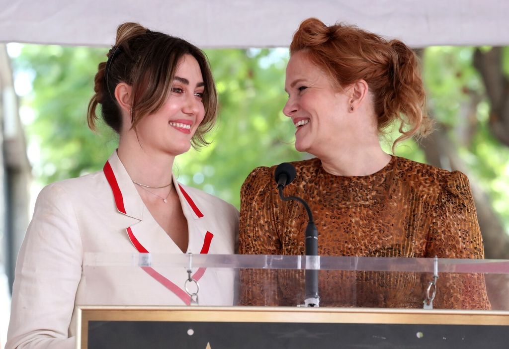 Madeline Zima, Nicholle Tom