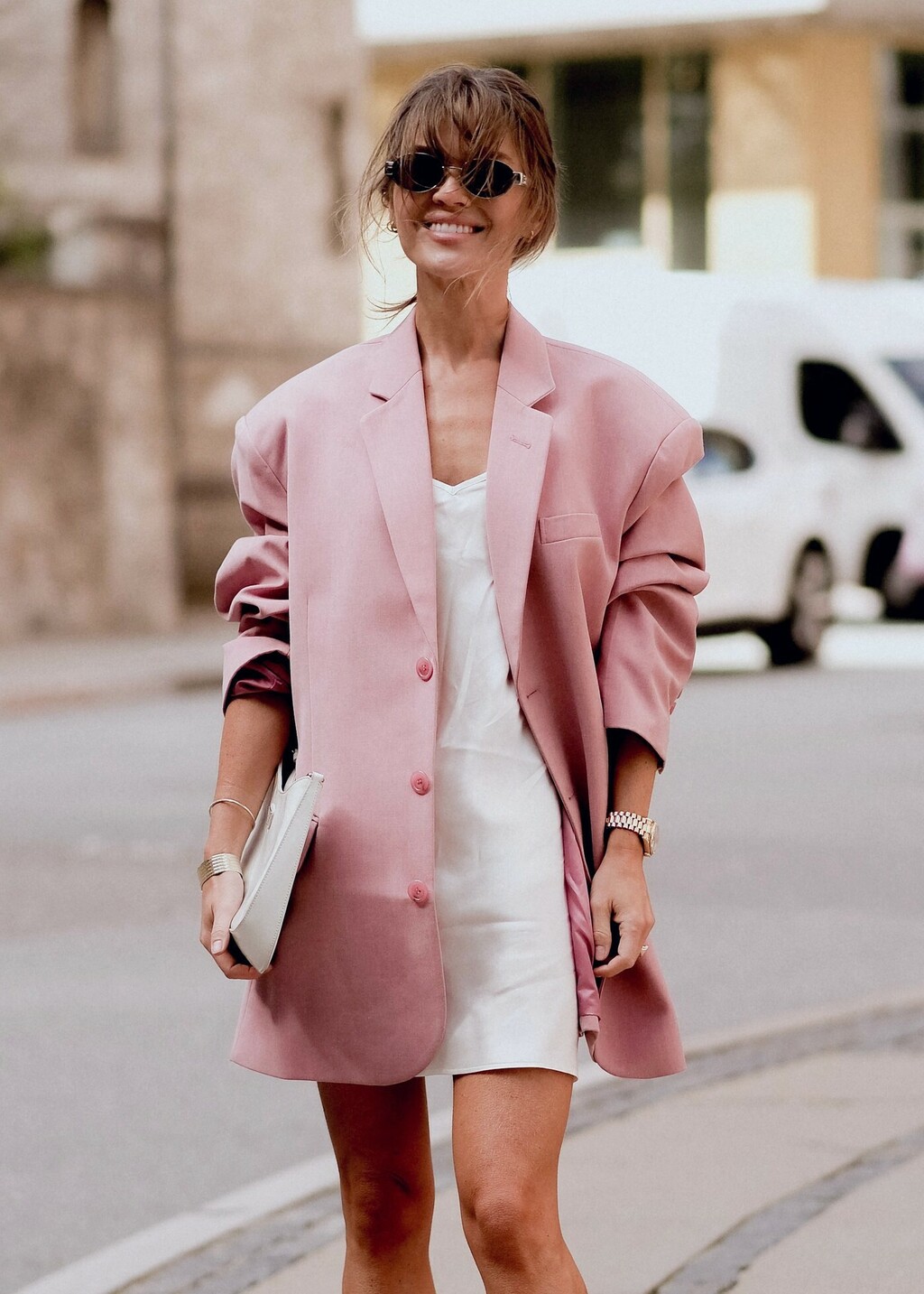 Bijela i ružičasta