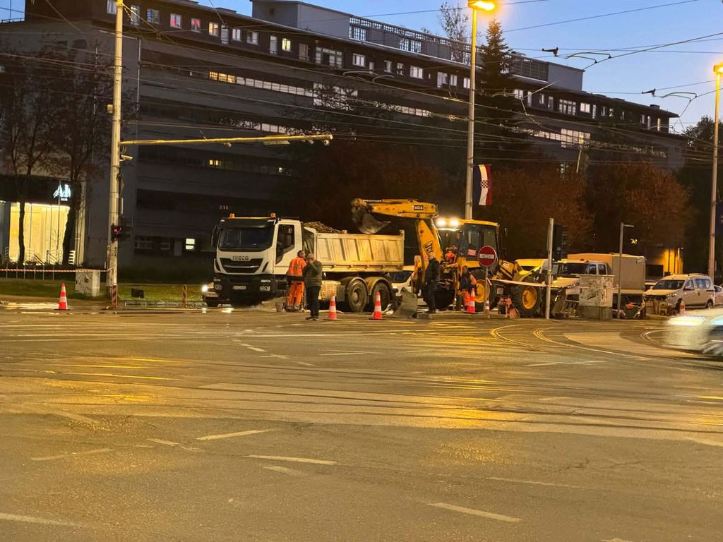 Radovi na sanaciji cjevovoda u Vukovarskoj ulici u Zagrebu