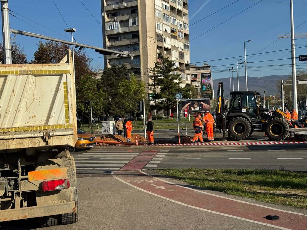Radovi na puknuću cjevovoda