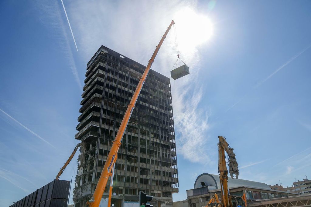 Započelo uklanjanje dijelova Vjesnika